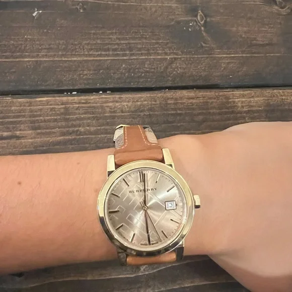 Burberry BU9133 Haymarket Gold Tone Women\'s Watch Burberry // Gold & Beige Haymarket The City Nova Check Watch  main image 4